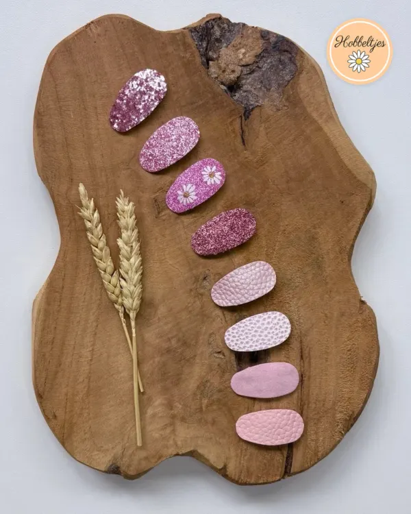 Acht antislip haarclipjes in roze tinten met glitter en madeliefjes