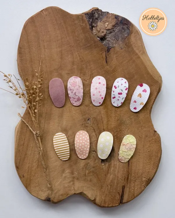 Tien antislip haarclipjes met printjes zoals hartjes, stippen en strepen in roze en wit