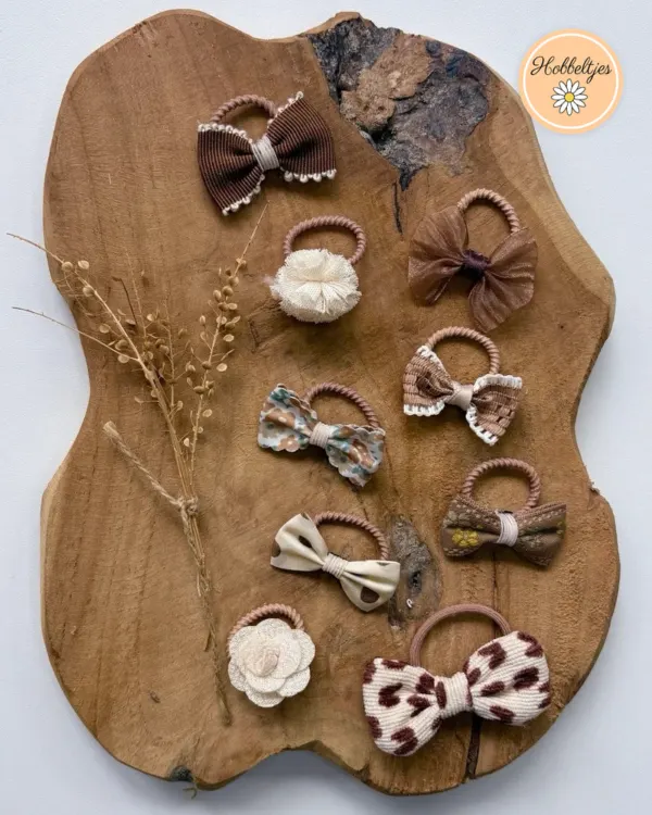 Tien haarelastiekjes met strikjes en roosjes in bruin, beige en luipaardprint