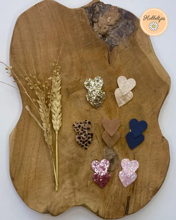 Mini antislip haarclipjes met dubbele hartjes in goudglitter, beige, luipaardprint, bruin, donkerblauw en roze glitter